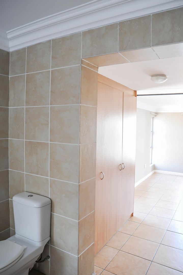 To Let 4 Bedroom Property for Rent in Calypso Beach Western Cape